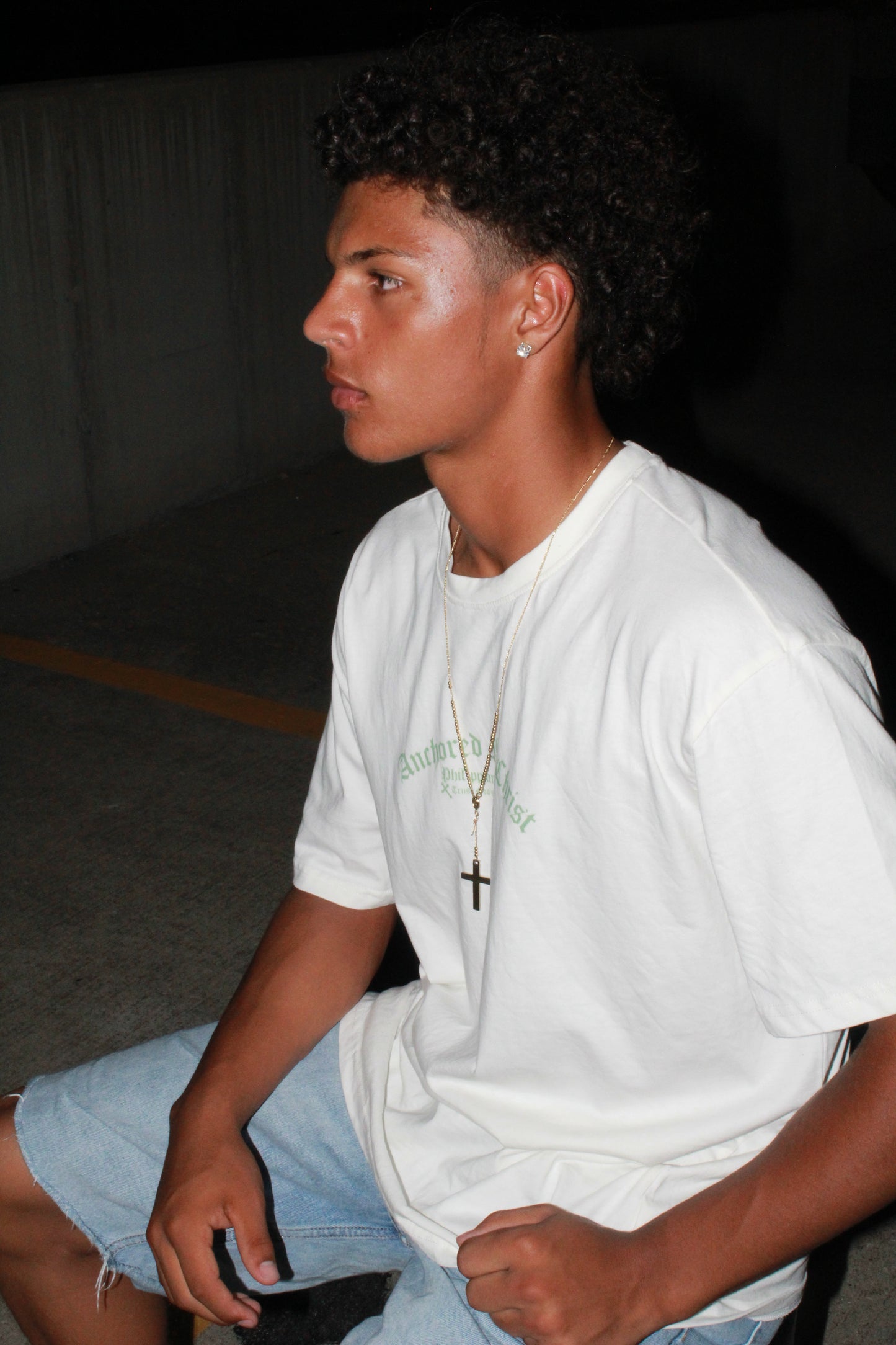 Anchored In Christ White Oversized (Philippians 4:13)
